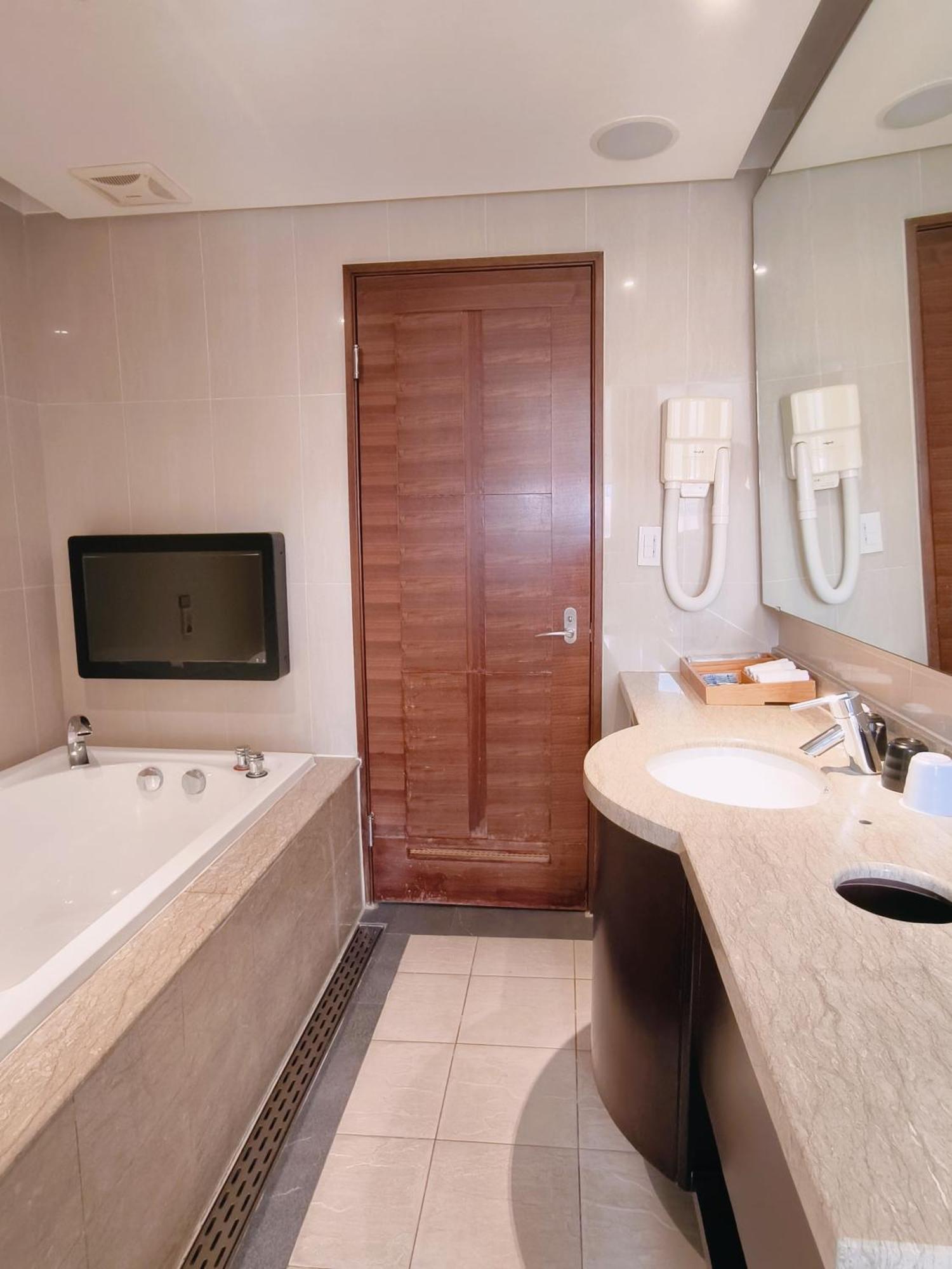 Via Hotel Breeze Taipei Bilik gambar